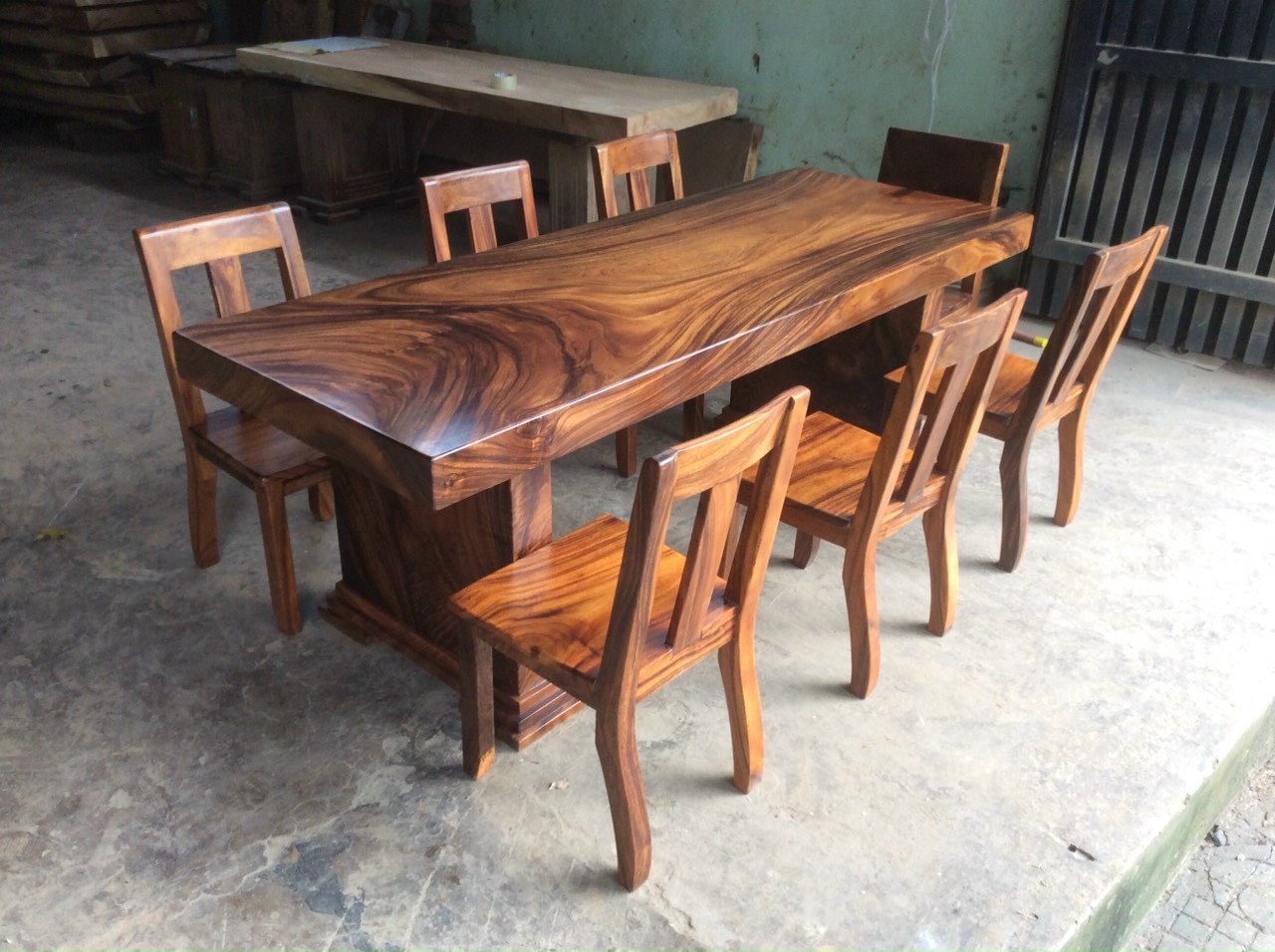 10+ Bộ bàn ghế ăn gỗ nguyên khối đẹp: ưu nhược điểm nên biết