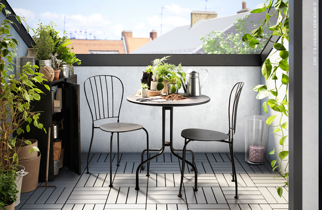 Cách chọn bàn trà ban công chung cư đẹp sẽ giúp bạn tạo nên không gian tươi mới và đầy sức sống cho căn hộ của mình. Với những lời khuyên hữu ích và thiết kế đẹp mắt, bạn sẽ tìm thấy bàn trà hoàn hảo để dành cho ban công chung cư của mình.