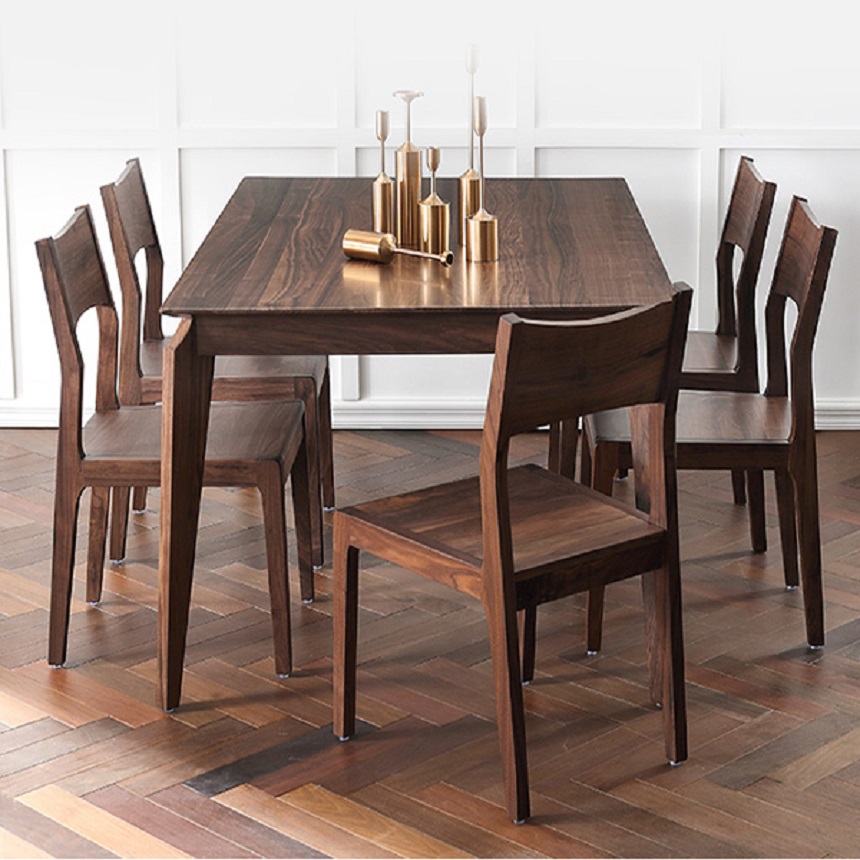 Bộ bàn ăn bằng gỗ: Kéo dài tuổi thọ, độ bền nhờ vệ sinh đúng cách