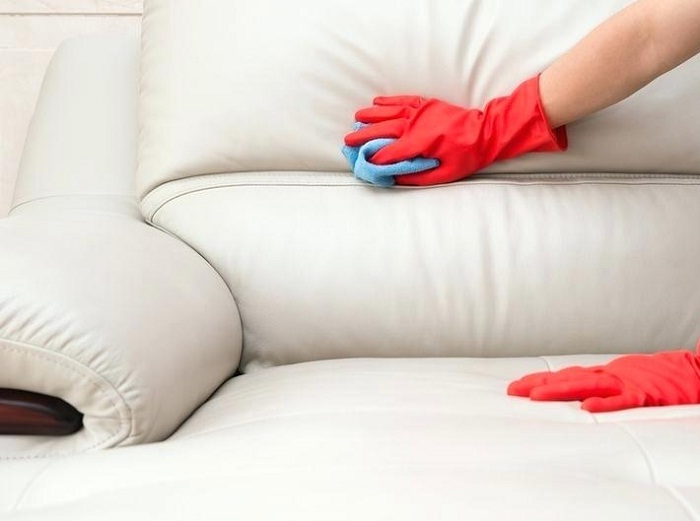 cách làm sạch ghế sofa giả da