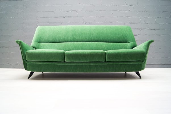 ghế sofa màu xanh lá cây