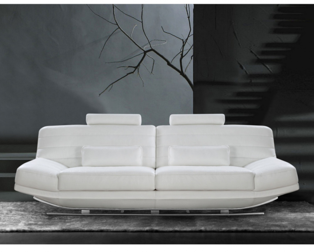 sofa da màu trắng